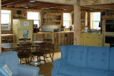 Image de The Lodge, overlooking Hayden Brook on Olive Street