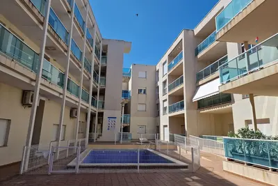 Apartamento Vacacional con Piscina y Garaje