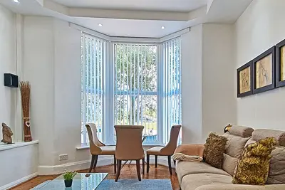 Image de Cozy New Ground Floor Apartment near Liverpool City Center