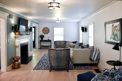 Image de Renovated Historic 5 Bedroom Home Close to Ou Campus!