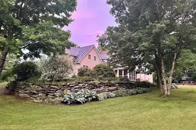 Image de The Farmhouse at Bixby Hill - Post & Beam - Mountain Views - Private Estate