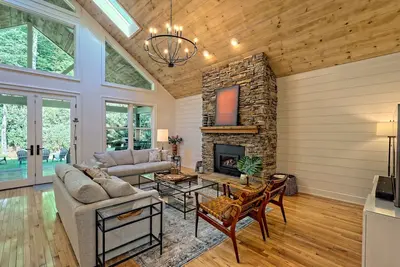 Image de New Luxury Sapphire Valley Cc Home w\/ Walk-to Resort Amenities & High-Speed Wifi