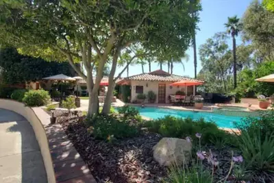 Image de Detached guest house on private gated Spanish Estate with a pool, Temecula close