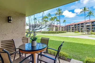 Image de Papakea E109 beachfront poolside condo. Beautifully upgraded! Central west Maui.
