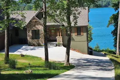 Image de Ultimate Lakefront Retreat-Private Dock-Amazing Amenities-Year Round Water