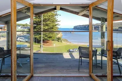 Image de 12 Rocks Beach View Loft. Central Port Campbell.