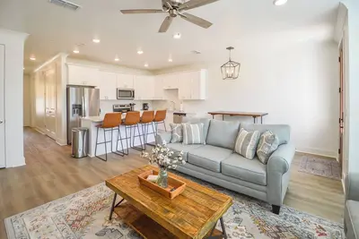 Image de New 3br/3. 5ba condo 1. 2 miles from Msu and 1. 9 miles from the Cotton District!