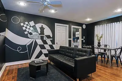 Image de Your Queen's Gambit! Sleeps 10/4br/3ba/2pa