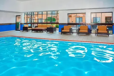 Image de Short Distance From The Well Known Sites! 2 Lovely Units, Pool, Parking!