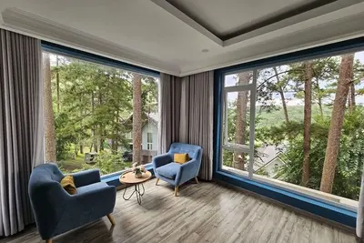 Villa with lakeview and surrounded pine trees - 15 minutes to downtown Dalat!