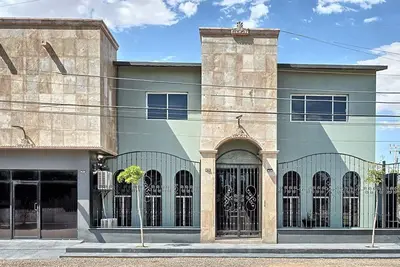 Image de Spectacular for groups & families central location