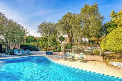 Image de Villa haut de gamme, piscine chauffée, plage et commerces à pieds, vue dégagée