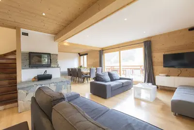 Image de Spacious 6 bedroom chalet with sauna for up to 14 people, close to pistes