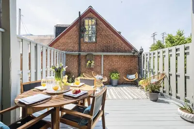 Image de Luxury Townhouse. Roof Deck. Patios. Parking