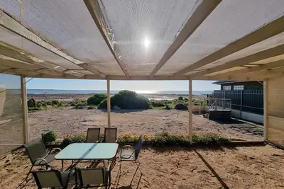 Image de Cosy beach-front shack with easy access to everything Port Broughton offers.