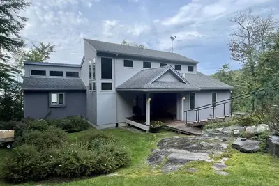 Image de Stunning 4Bdrm Lake George Waterfront