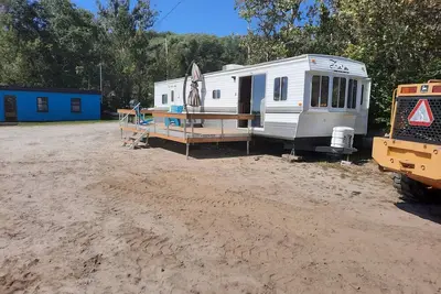 Image de Year round trailer on trout lake