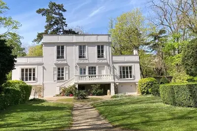 Image de 19th century mansion short term rental near Paris