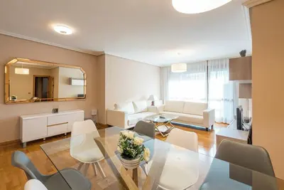 Image de Espacioso y Acogedor Apartamento en Pamplona