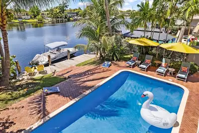 Image de Waterfront | Boat Rental | Heated Pool | Sleeps 10