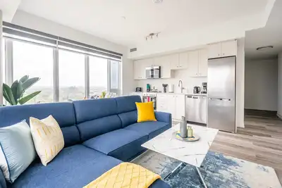 Image de High Rise 1br Condo w Balcony & Beautiful Views