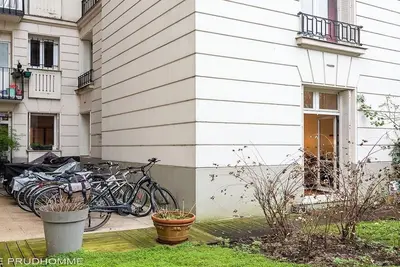 Image de A calm dead end road by the seine with garden access-A haven of Parisian charm!
