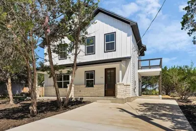 Image de Brand new home, blocks from boat ramp 7- Feed The Deer From The Porch. . .