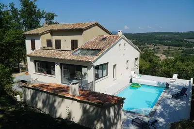 Image de Au coeur du Luberon, belle propriété familiale, 250m2 habitable, terrain 2ha,