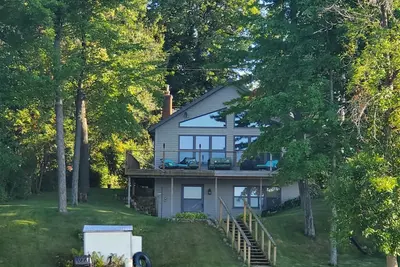 Image de Perfect family get-away with lake front property & sandy shores on White Lake