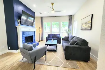 Image de Brand New Spacious Serenity Getaway - King Bed!