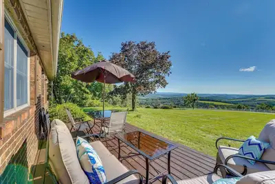 Image de Muncy Vacation Rental w/ Deck & Views
