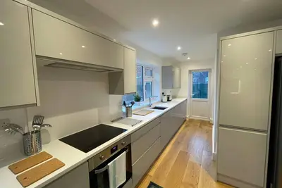 Image de Addlestone, Exquisite, Spacious, Six Bedroom (Three Bathroom) House