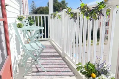 Image de New - Mins to Manchester/ Concord - Private Porch - Walk to Downtown - Garage -