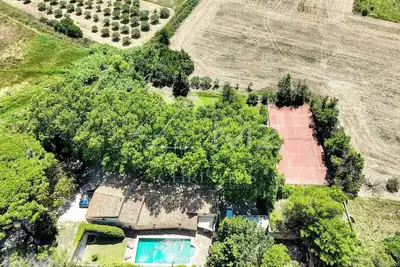 Image de Mas provençal avec tennis et piscine et salle de jeu