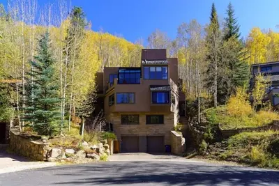 Image de Vail Ski Home next to National Forest