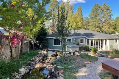 Image de Central Location, Hot tub, Huge Yard, New Bathroom