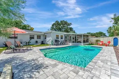 Image de 🔆Modern Coastal Beach Retreat: Heated Pool, Newly Renovated, minutes to beaches