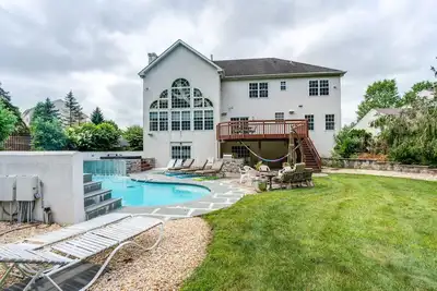 Image de Centrally Located Family Home w/ Pool