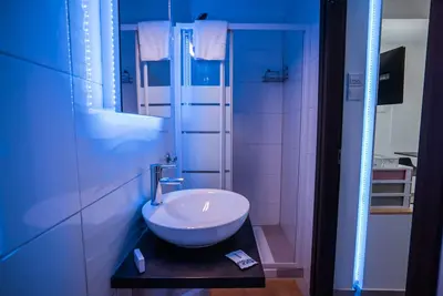 Image de Perfect get away close to all amenities!
