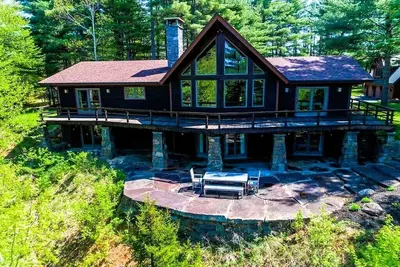 Image de Whispering Pines Lodge - a stunning Adirondack Estate w\/views of Whiteface Mt.