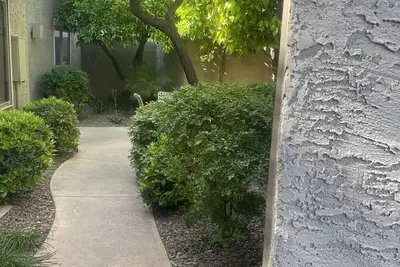 Image de Gated, luxury, 2-private gardens, walking distance Scottsdale Old Town.