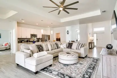 Image de Comfy Lehigh Acres Getaway w/ Yard & Fireplace