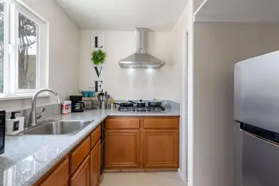 Image de Charming Alhambra Studio with Private Entrance, Queen Bed, Full Kitchen, and High-Speed Wi-Fi in the Heart of the City.