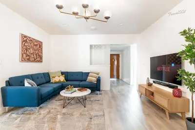 Image de Sleek 3br Home + Ev Charger + Near Dtla #TravelSGV