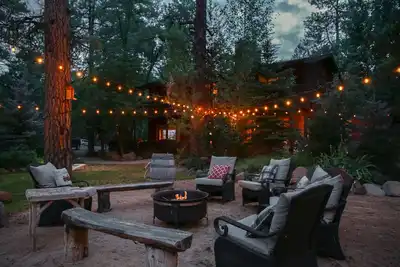 Image de Rustic Cabin With Garden Oasis