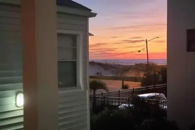 Image de New! Ocean Breeze! 10 Steps 2 beach! Beach view!