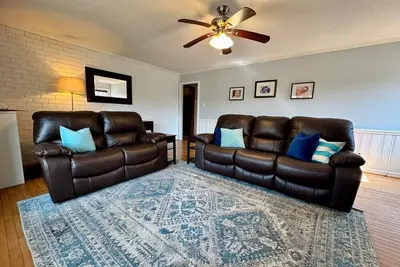 Image de 4 Bedroom w\/ Heated Pool by Oak Hollow Lake