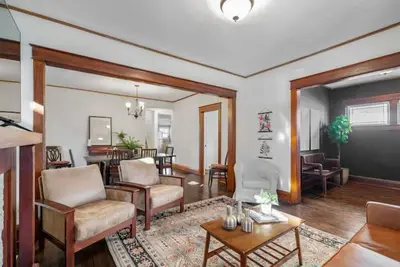 Image de Tastefully updated historical home in walking distance to the Plaza & Westport.