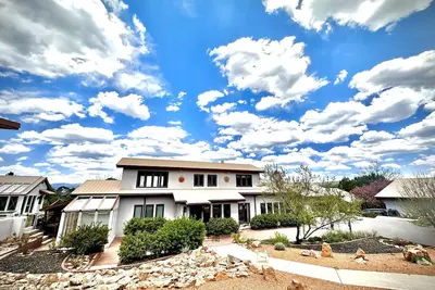 Image de Private 5 Bdr Pet Friendly Mountain Villa w/ Jacuzzi minutes from Santa Fe