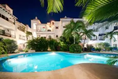 Image de Pent House, Large Pool, Very Close To Beach & Market, \n5 Min. Walk To 5th Ave